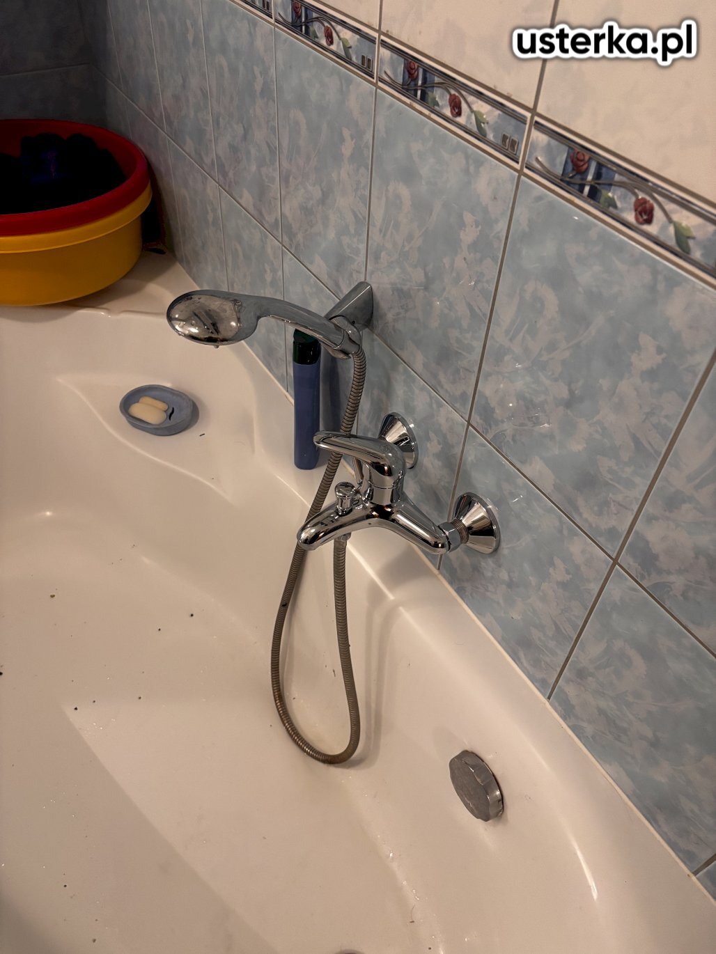 Wymieniłem baterię przy wannie oraz poprawiłem baterię przy umywalce.
