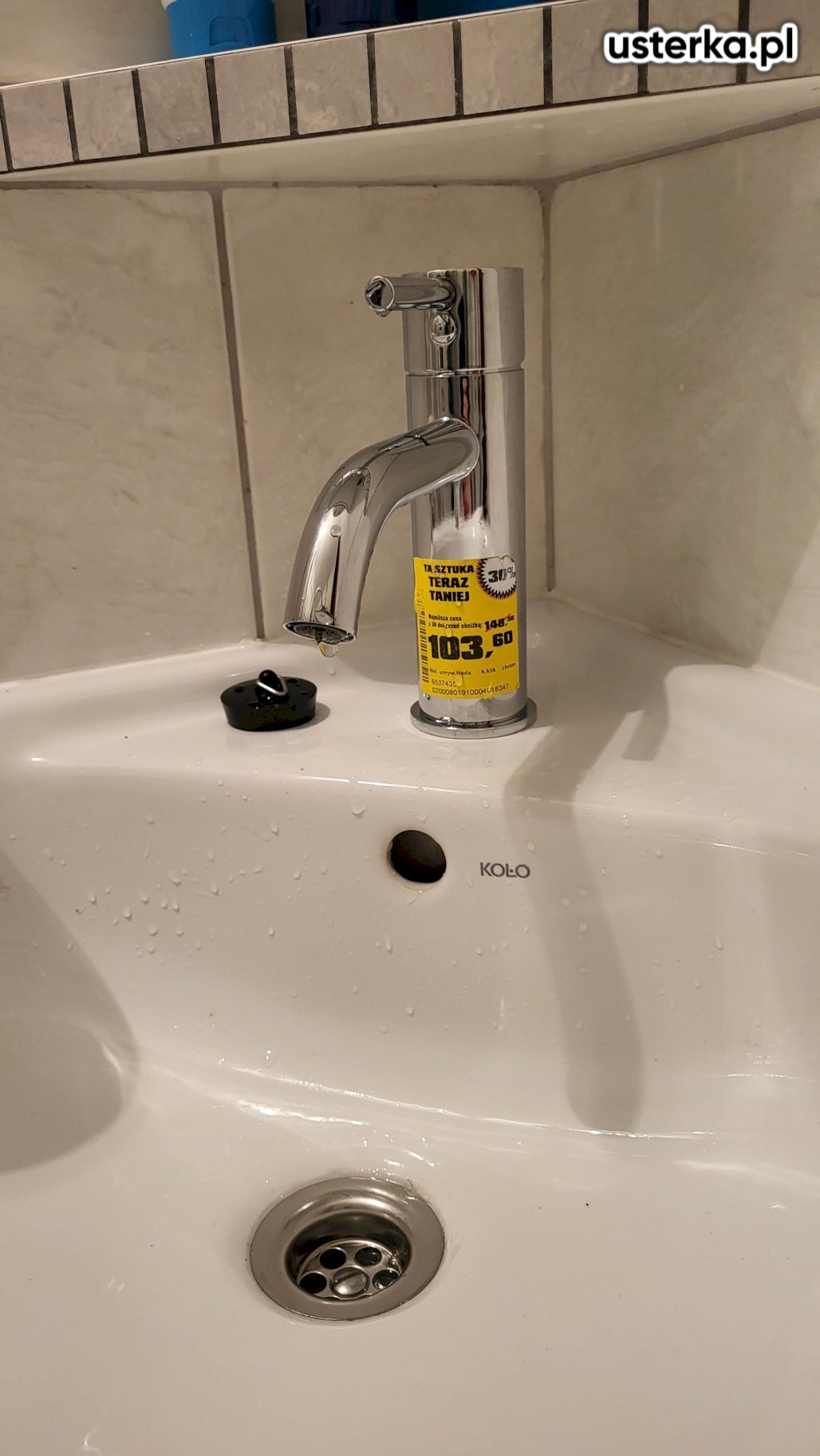 Wymieniłem baterię i syfon w umywalce łazienkowej. Po montażu sprawdziłem szczelność połączeń – wszystko działa prawidłowo, nie ma wycieków.