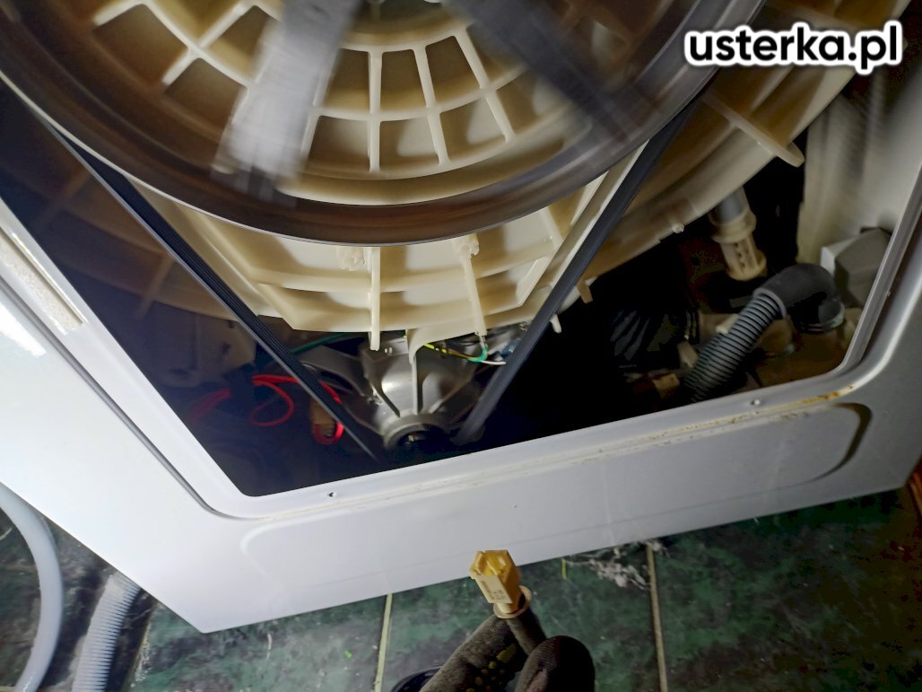 Wymieniono czujnik temperatury w pralce Haier. Po naprawie urządzenie prawidłowo podgrzewa wodę.