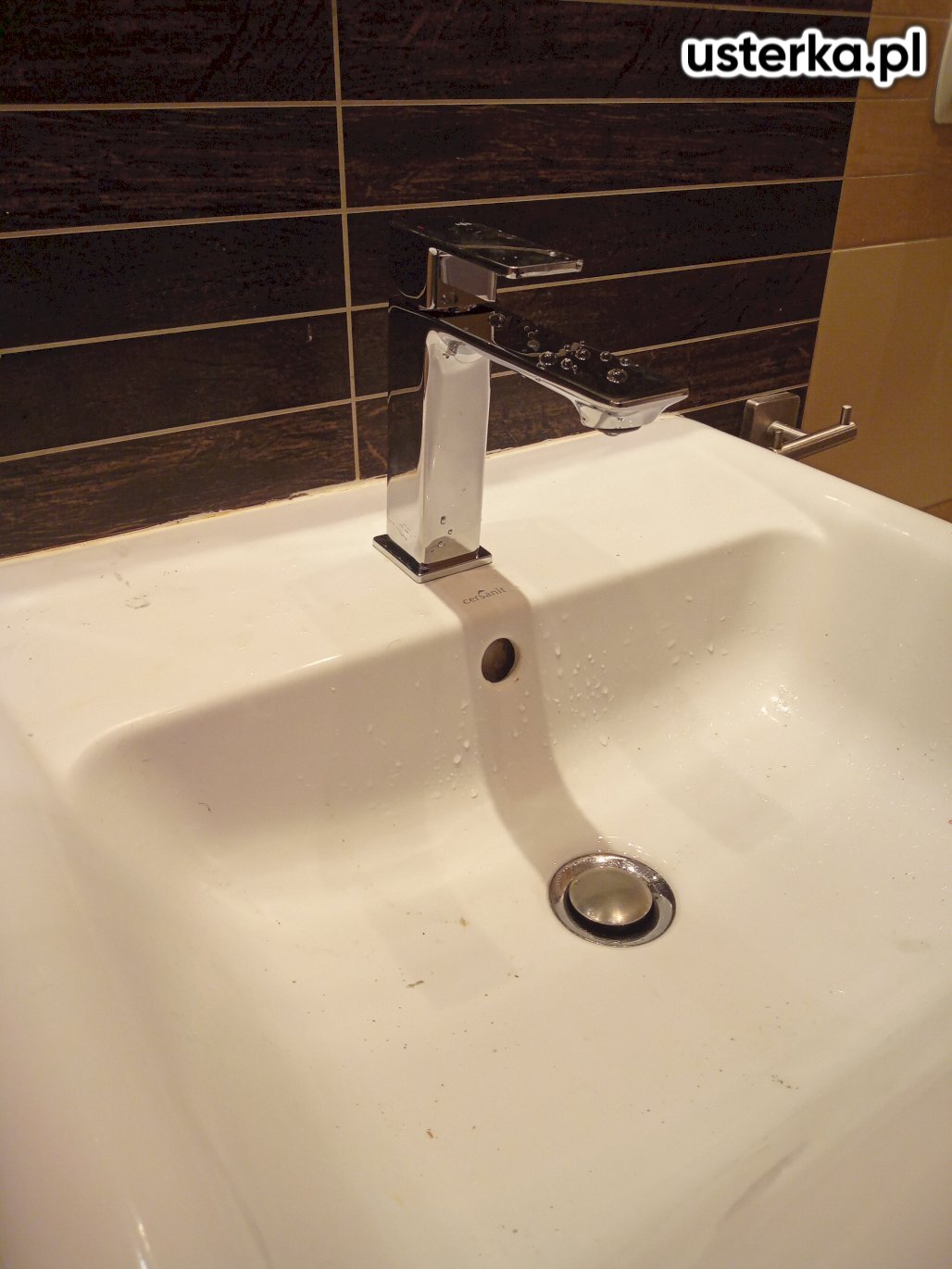 Wymieniłem baterię umywalkową oraz uszczelniłem zawory, eliminując przecieki.