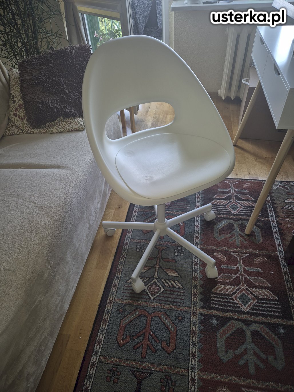 Wykonano montaż biurka oraz krzesła biurowego.