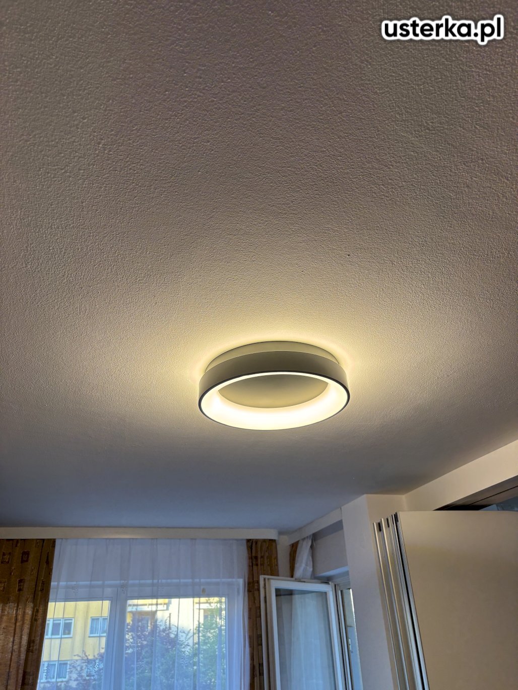 Prawidłowe podłączenie lampy oraz usunięcie usterki oświetlenia w pokoju.