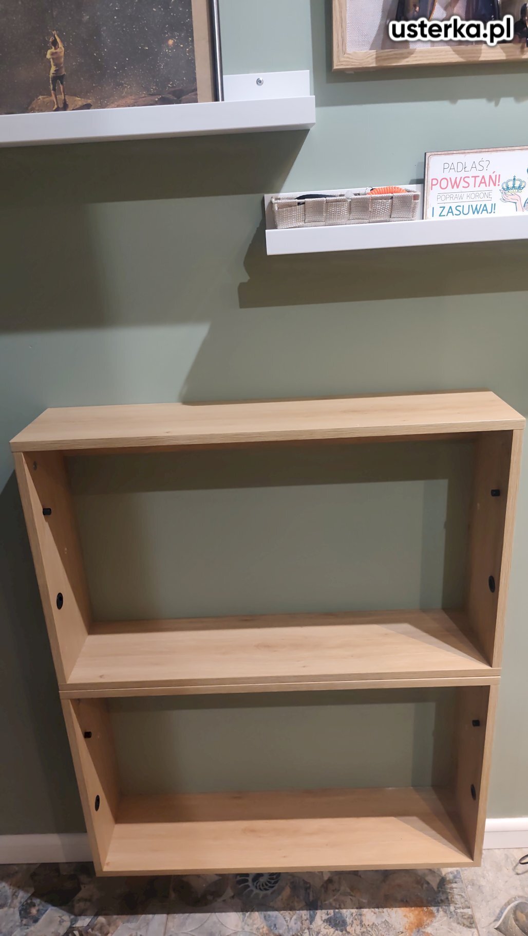 Przykręcono dwie szafki na buty do ściany oraz sprawdzono mechanizm drzwi w szafie.