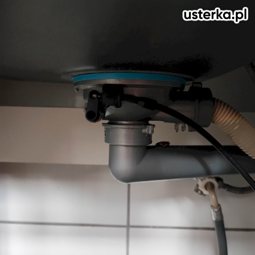 Wymieniono elementy syfonu i sprawdzono szczelność instalacji.