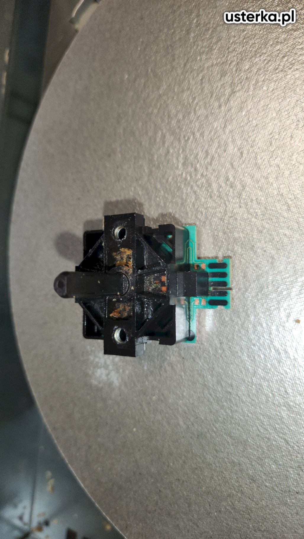 Po przeprowadzeniu diagnozy stwierdzono, że konieczna jest wymiana jednego regulatora temperatury.