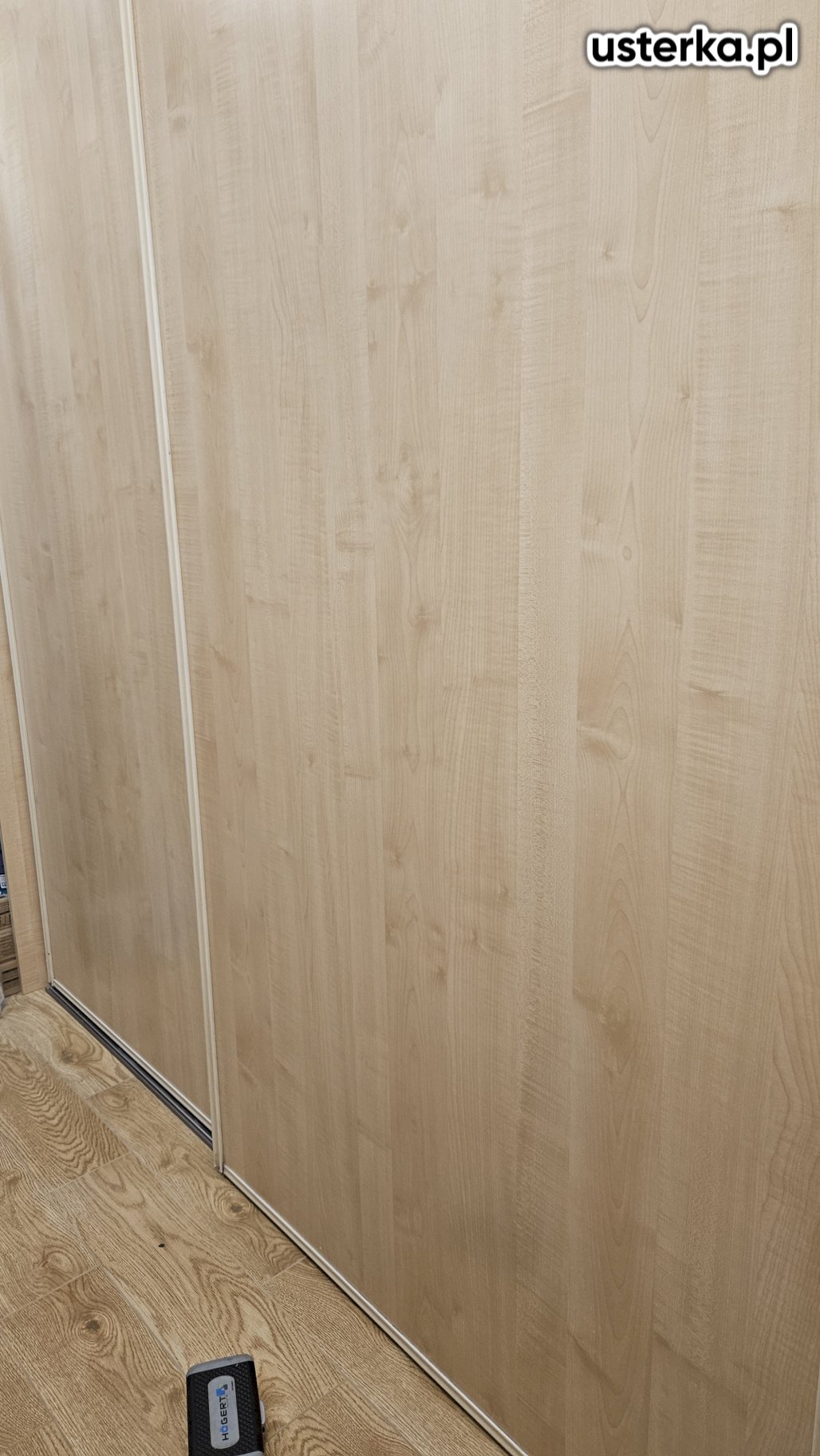 Wykonano montaż rolet, dzwonka, kółka w szafie przesuwnej, zegara oraz kwietnika.