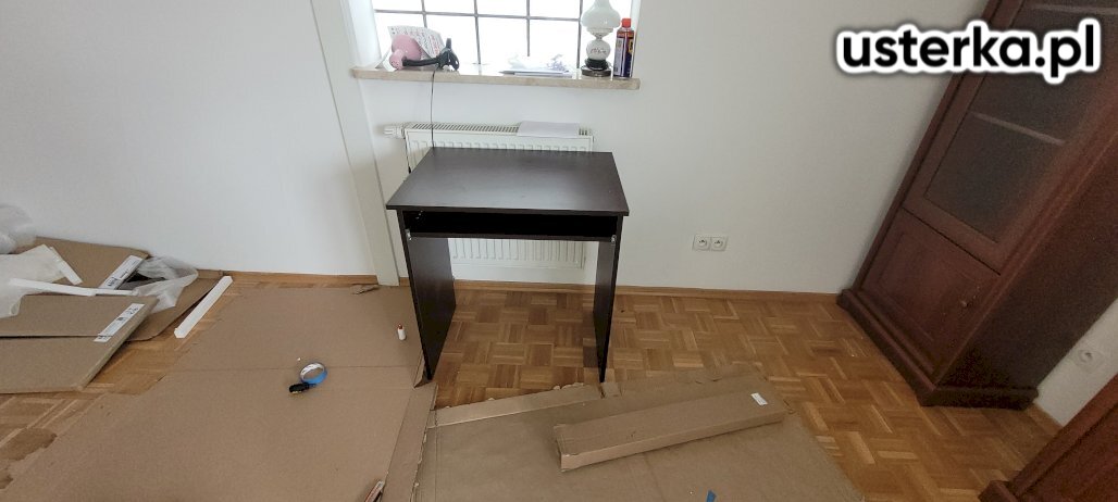 Złożyłem i ustawiłem komodę, witrynę, biurko oraz regał.