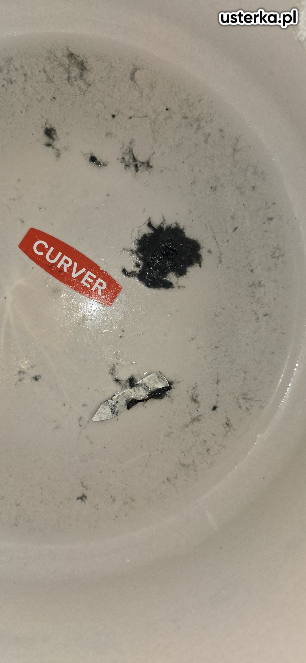 Po czyszczeniu odpływu pralka działa prawidłowo i poprawnie odpompowuje wodę. 