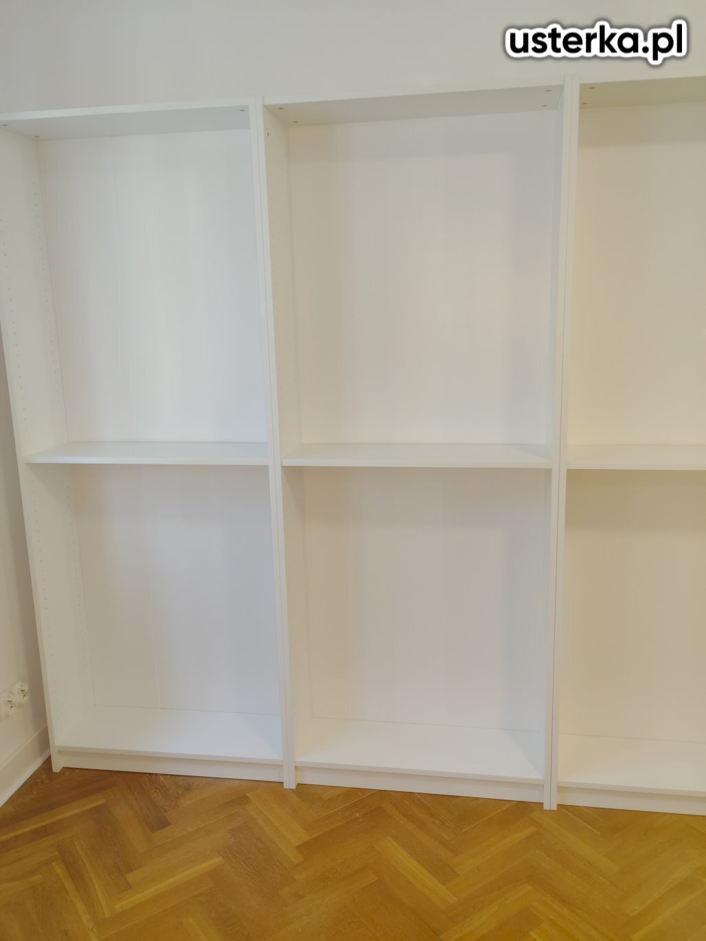 Zrealizowano montaż czterech regałów wraz z ich przymocowaniem do ściany oraz złożyłem biurko.