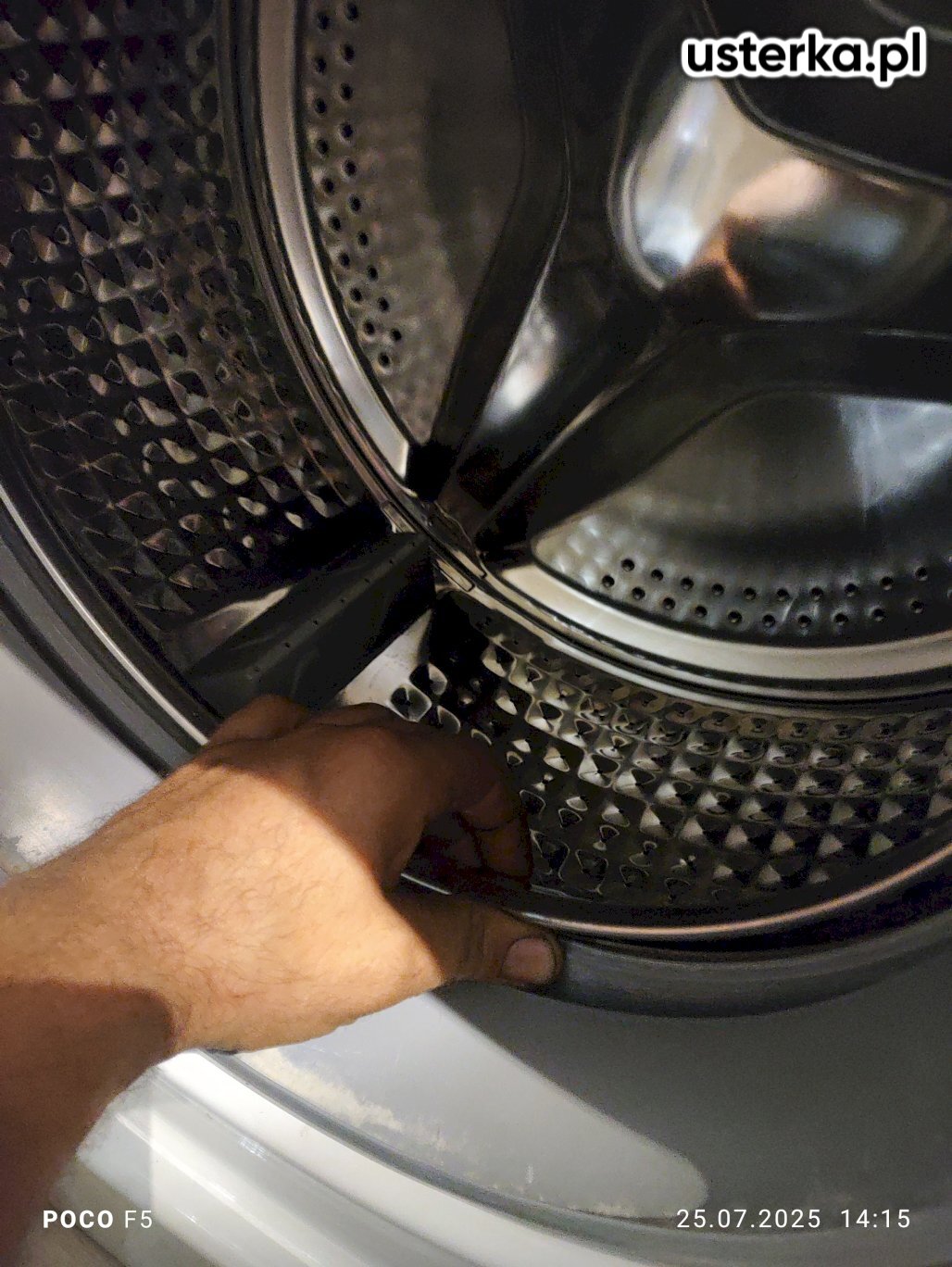 Zdiagnozowano uszkodzenie bębna pralki.