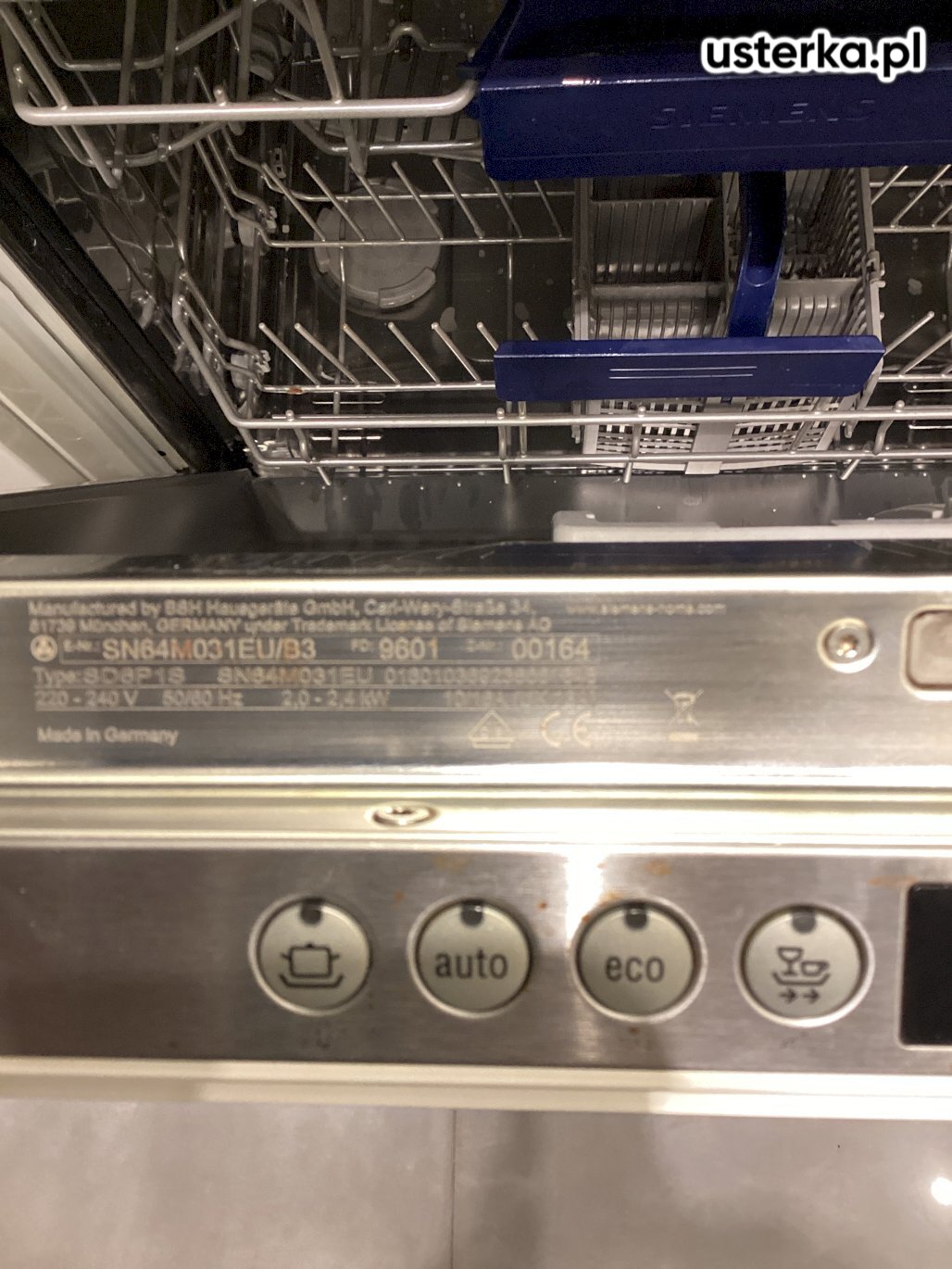 Usunięto kawałek szkła blokujący wirnik pompy, zmywarka działa prawidłowo.