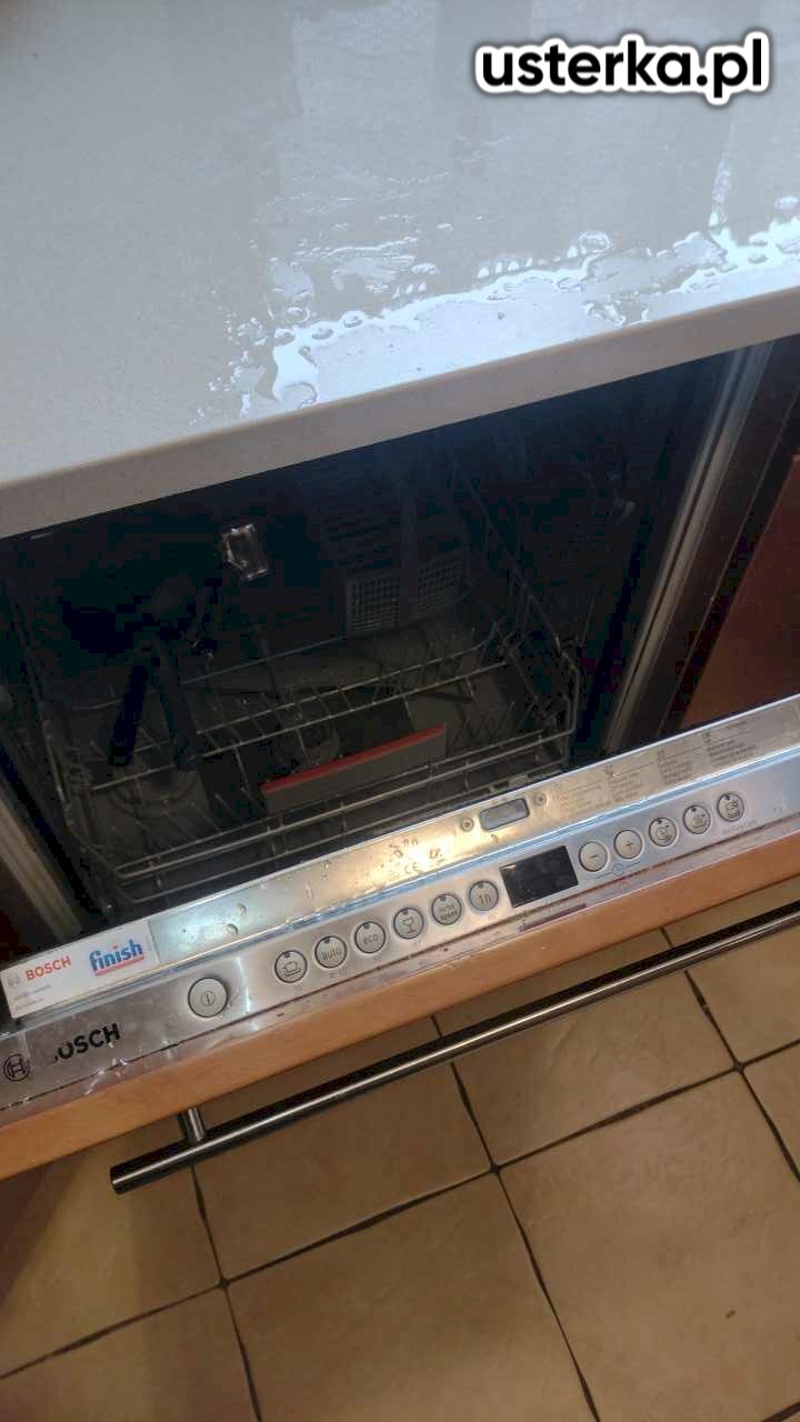 Urządzenie nie uruchamia się z powodu zapowietrzenia.