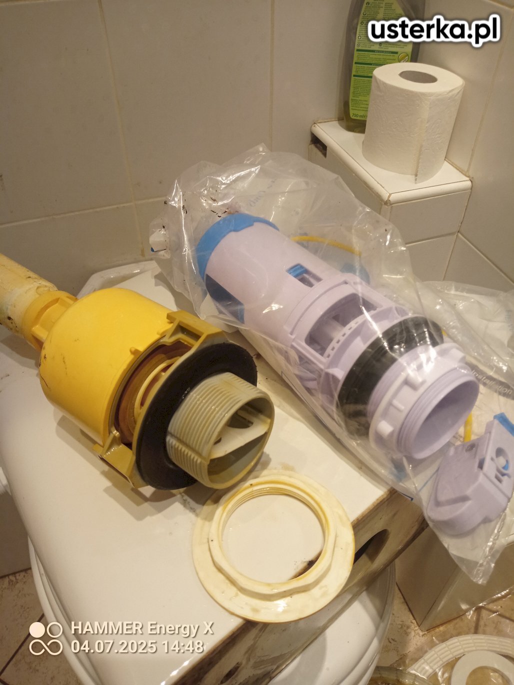 W ramach usługi hydraulicznej wymieniono zawór spustowy oraz uszczelkę w WC. Po naprawie spłuczka działa prawidłowo.