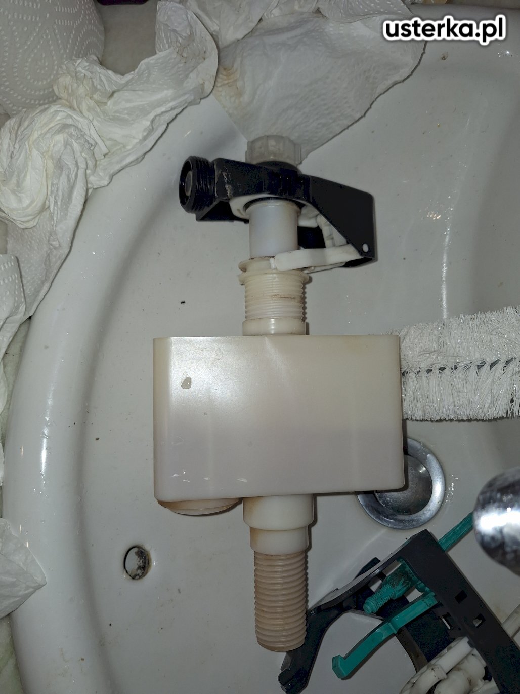 Wyczyszczono dwa zbiorniki, zawory spustowe i napełniające. 