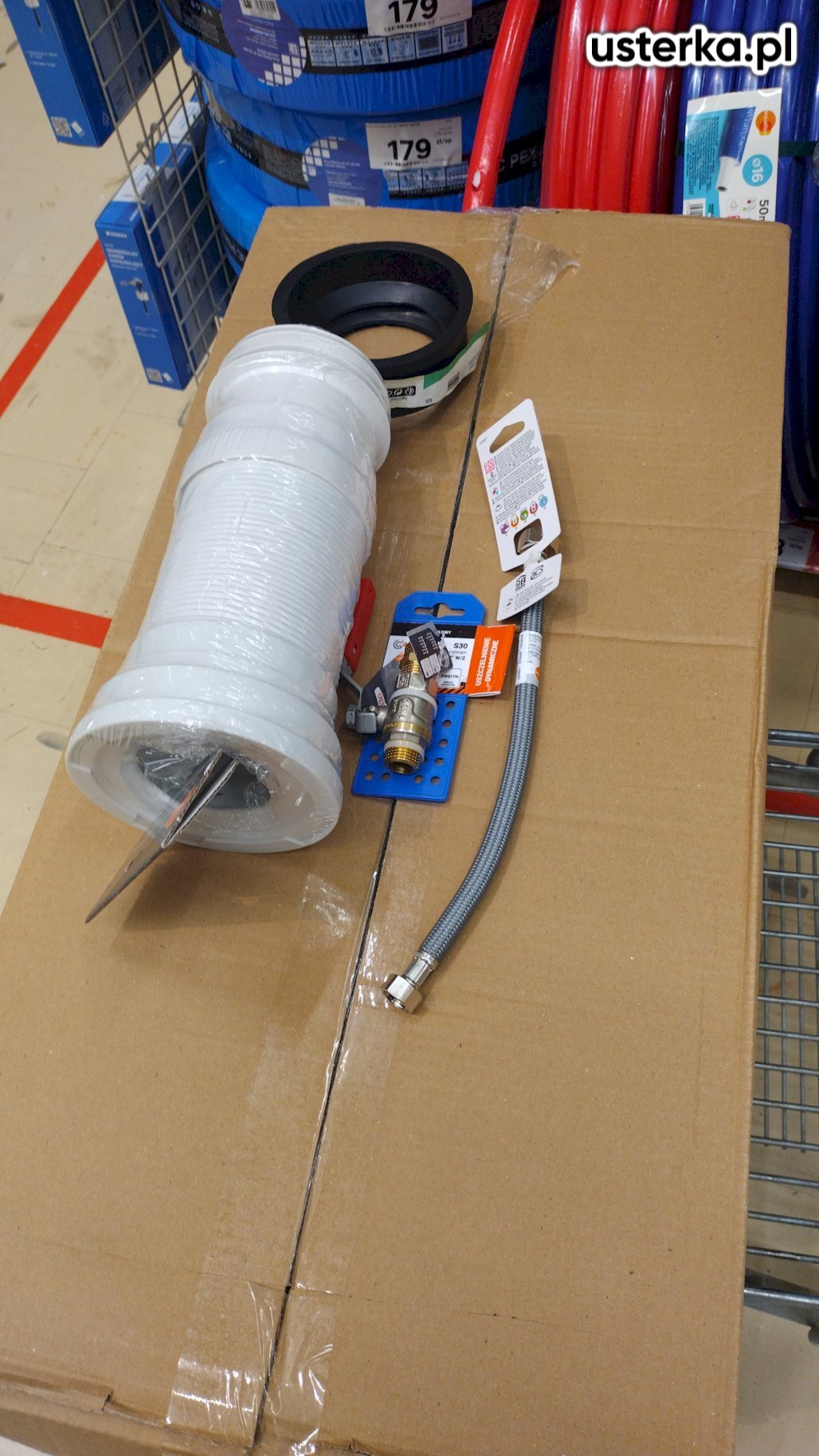 Zdemontowano starą miskę ustępową, oczyszczono miejsce montażu i przygotowano je pod nową instalację. Po zakupie niezbędnych elementów wykonano montaż nowego WC, sprawdzono szczelność oraz stabilność – wszystko działa prawidłowo, nie ma przecieków.