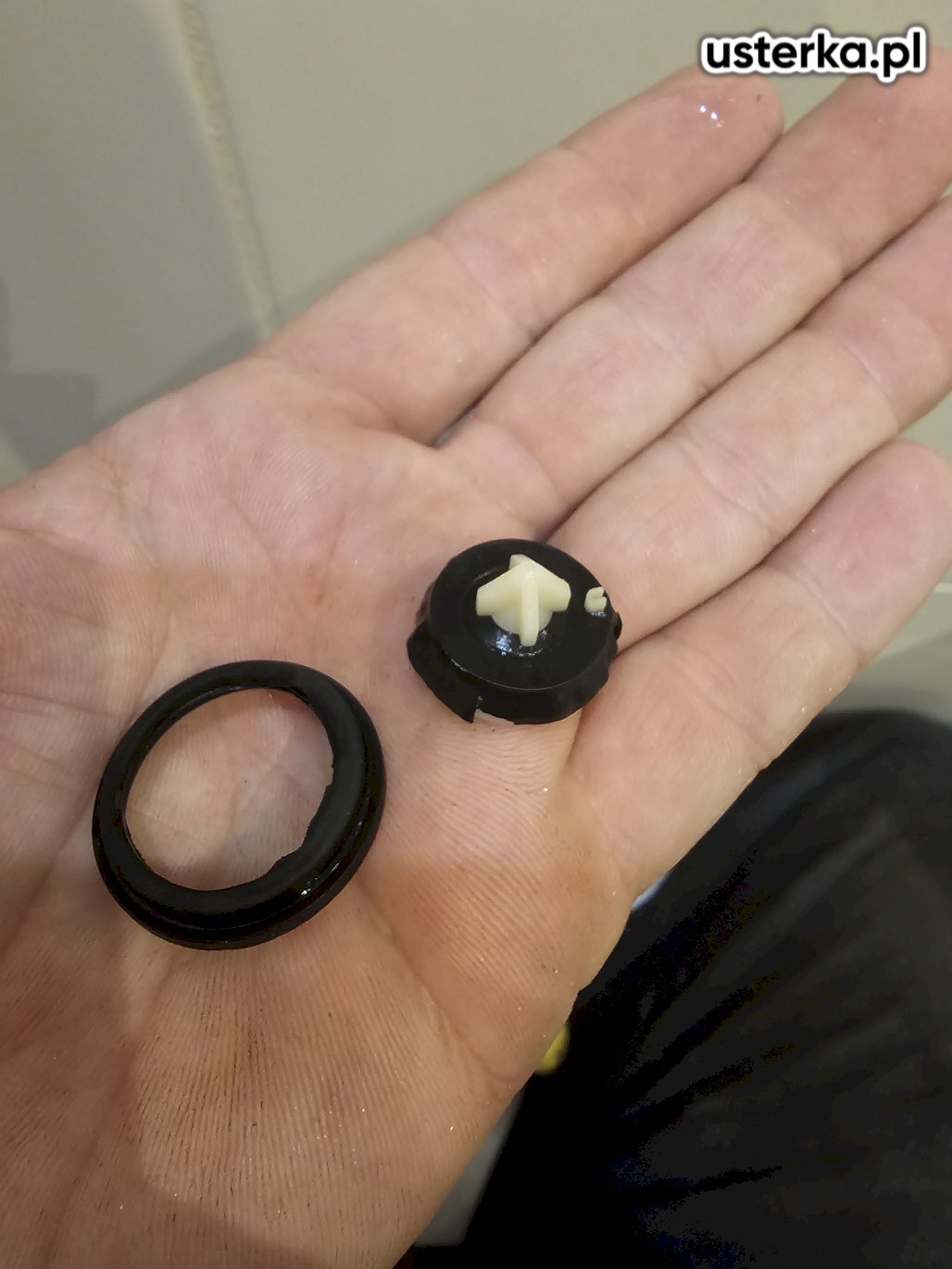 Wymieniono uszkodzony mechanizm napełniający spłuczki. Po naprawie urządzenie działa prawidłowo, a klient nie zgłasza zastrzeżeń.
