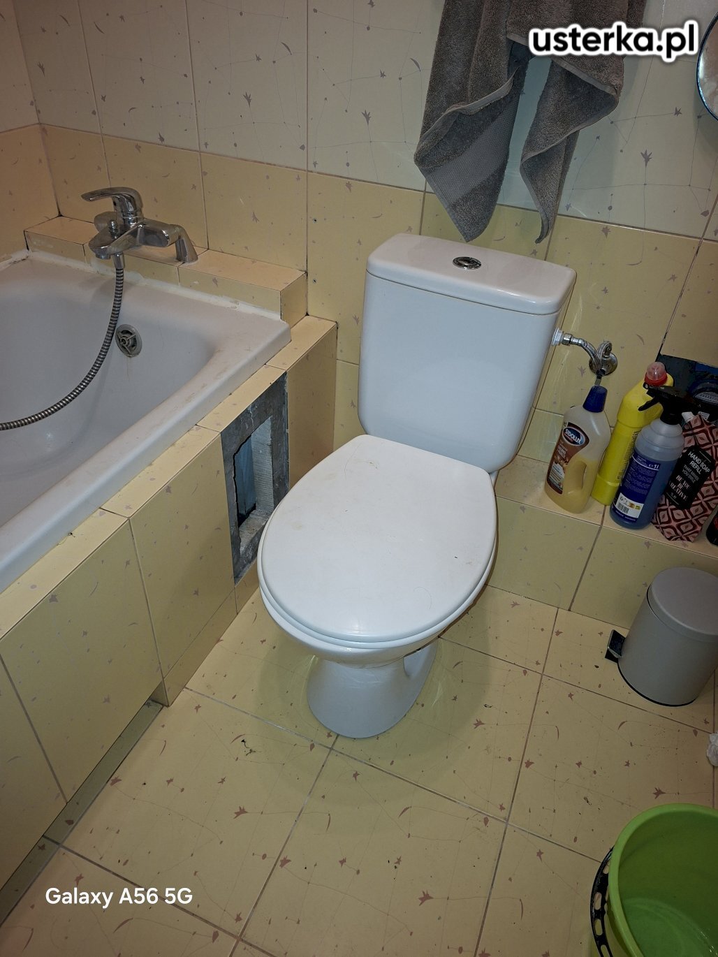 Demontaż i ponowny montaż toalety oraz podłączenie syfonu pod wanną.